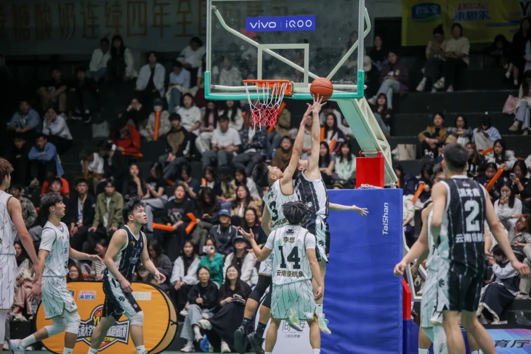 云南大学生男子篮球超级联赛在taptap点点官方网站激情开战