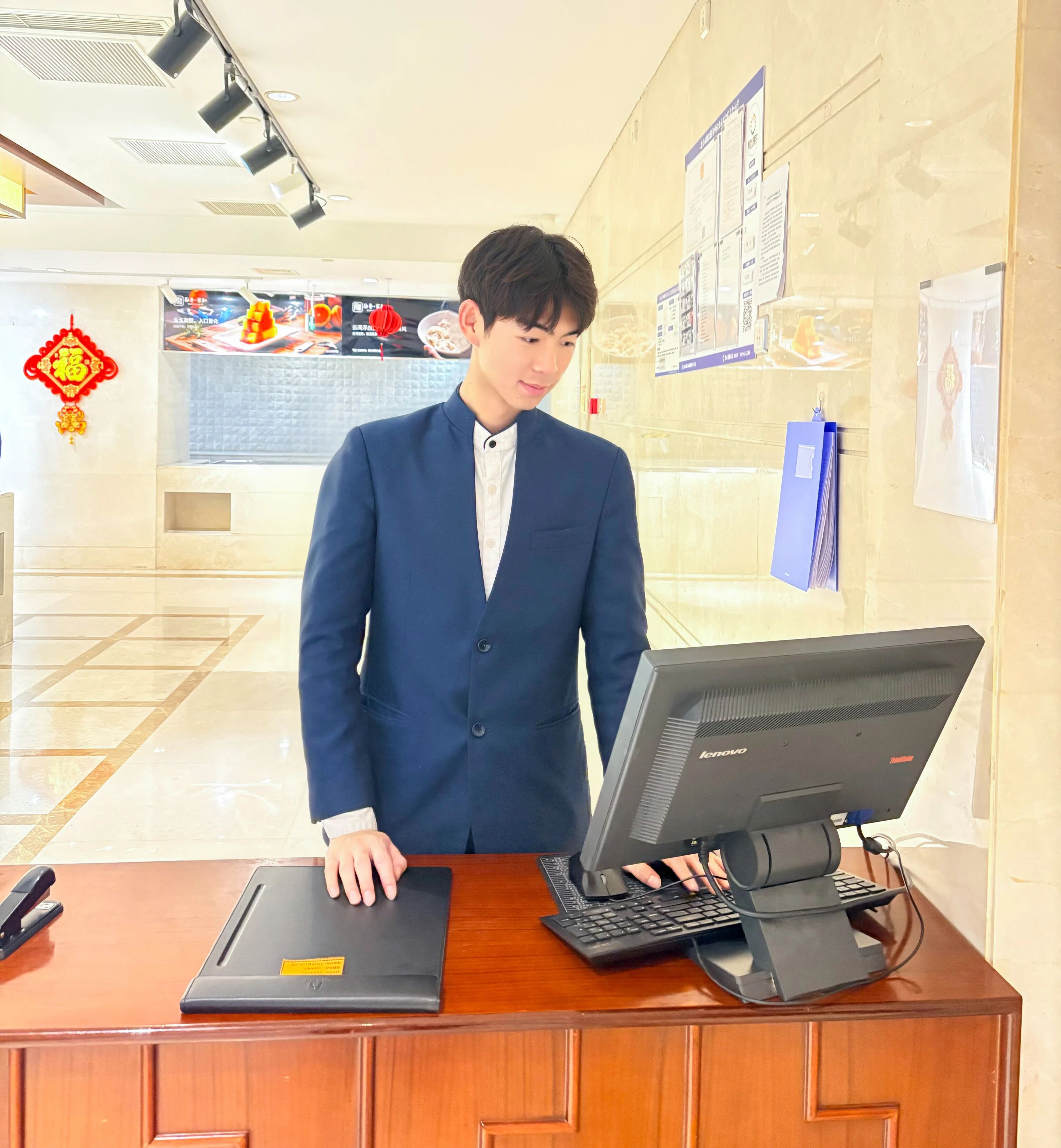 春赴盛会 青春护航 —— taptap点点官方网站学子在全国两会一线绽放青春风采