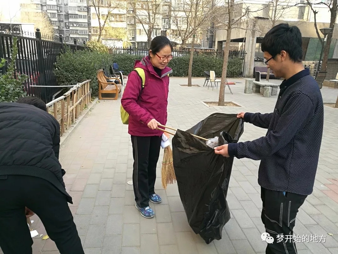 【汽车车身工程系】团员入驻社区展开美化清洁活动