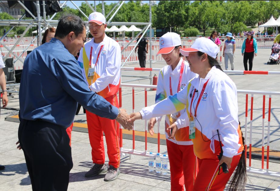我院领导慰问北交院青年志愿者，点赞亚文会中最美丽的坚守！