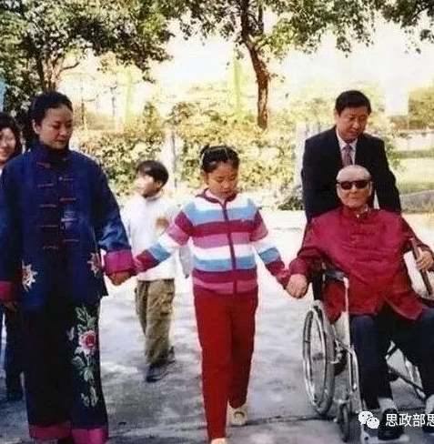 在家尽孝、为国尽忠，读懂习近平的家国情怀