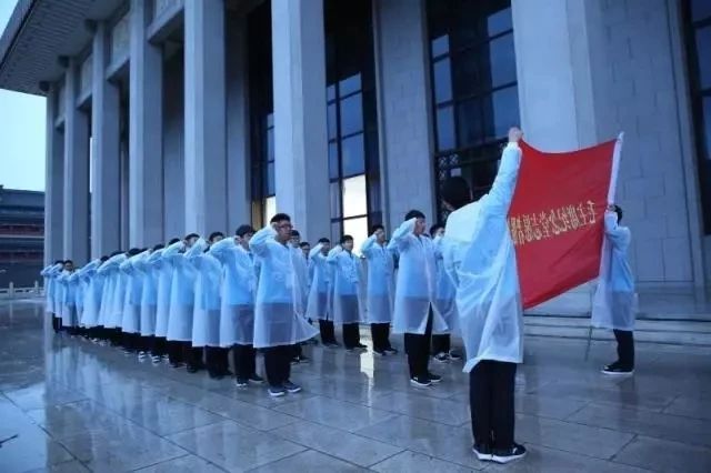 放假啦！再次重温国庆头条“志愿蓝”和“交院蓝”