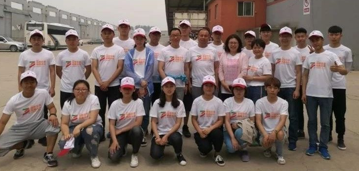 花绘马拉松 交院红会在行动